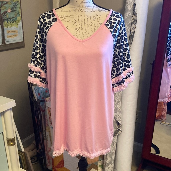Pink Pullover Top with leopard print sleeves - Picture 1 of 4